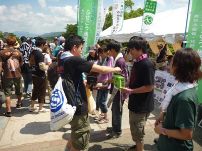 「京都大作戦2011」での募金活動の様子