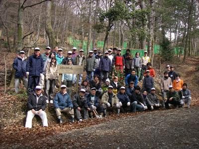 恒例「京都大作戦の森」看板前での記念撮影。皆さん、お疲れ様でした！