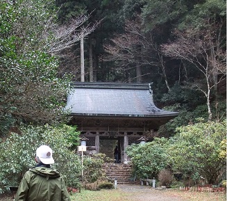 志明院山門