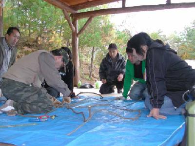 達人によるかご編みの指導