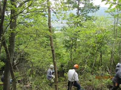 「ここにベンチを置けば、嵯峨野の風景が一望できる」